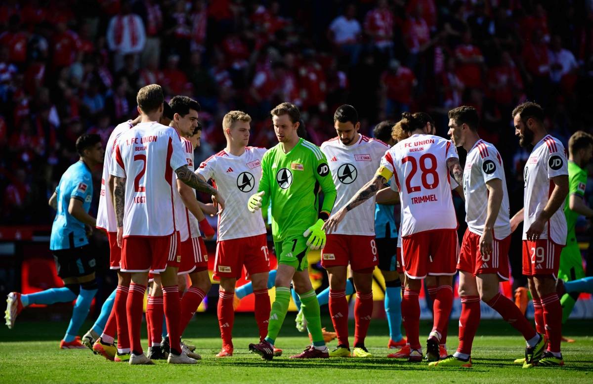 上海久事内部会议纪要流出：国际比赛日防线松动；德甲使命明确；更衣室氛围转暖