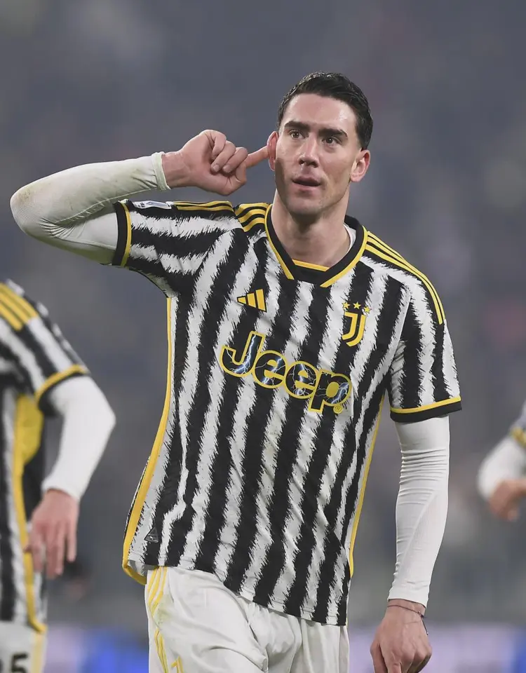 爱游戏在线登录-赛地聚焦——法国杯清晨热度飙升，多特蒙德队长鼓劲，媒体盛赞，更衣室氛围转暖的简单介绍